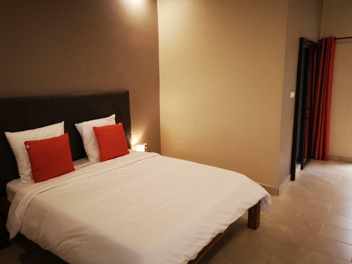 Au Bord De L'Eau Hotel Bamako Luaran gambar