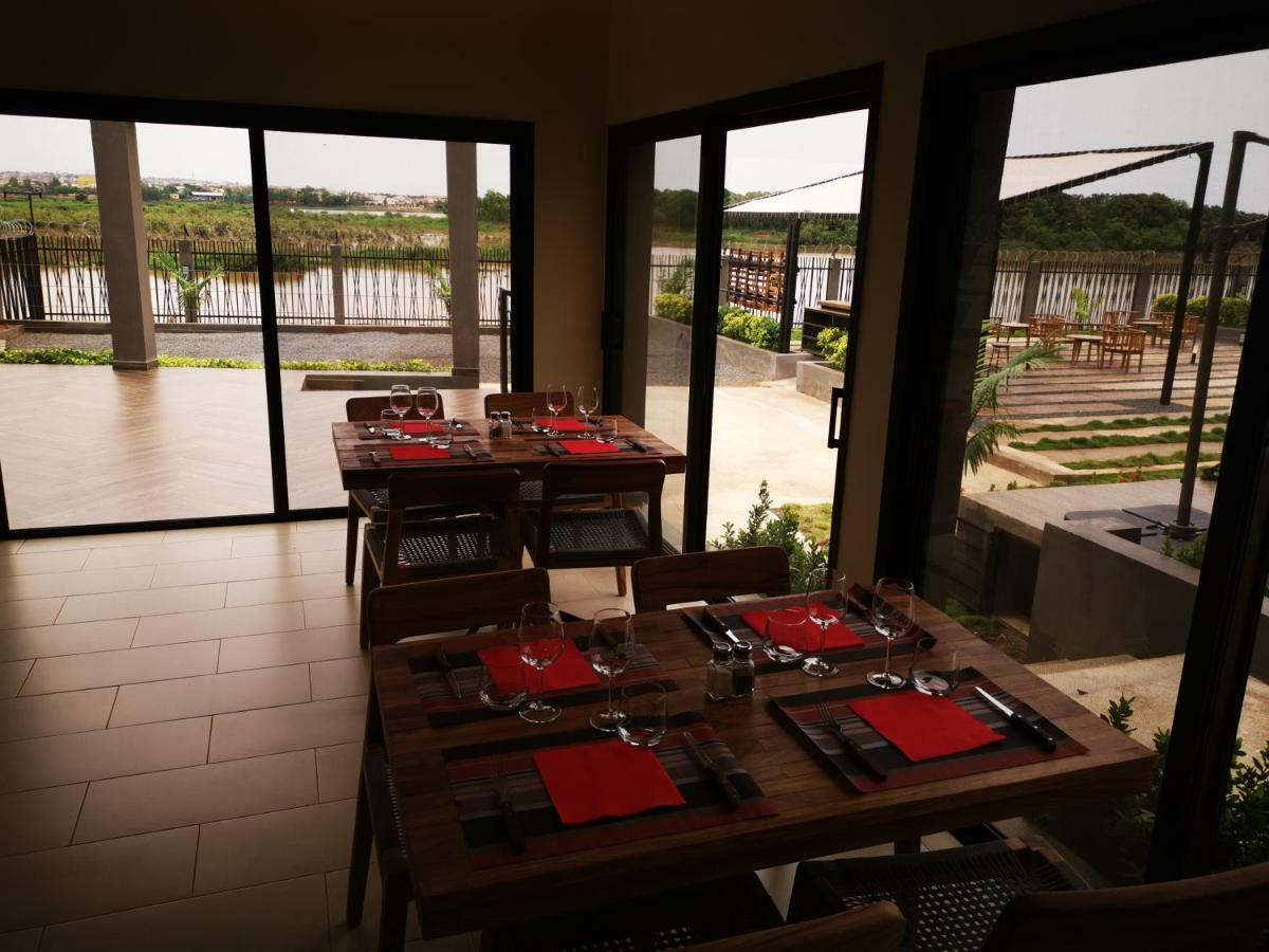 Au Bord De L'Eau Hotel Bamako Luaran gambar